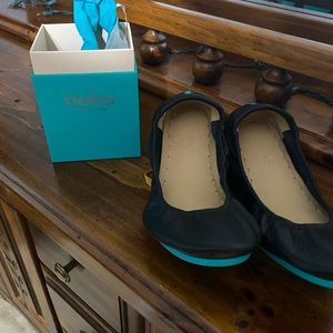 Black leather Tieks
